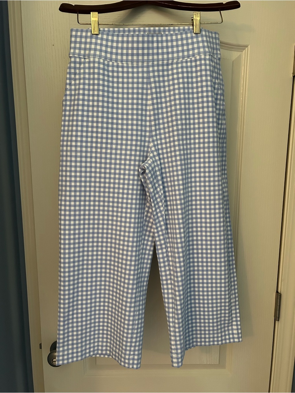 Duluth Trading Company NoGa Naturelle Capri pants, blue/white, M